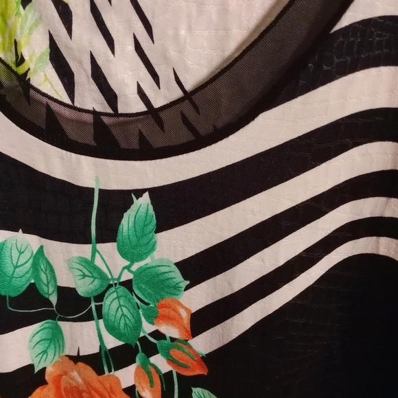 Women's Top - Picture 2 of 2